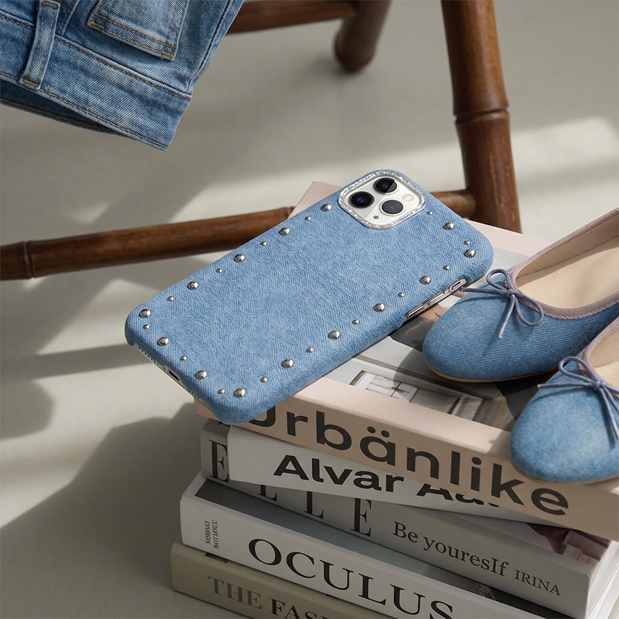 Carcasa Denim MagBattery para iPhone 12 Pro Max — vista en ángulo estilo casual
