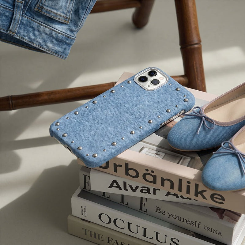 Carcasa Denim MagBattery para iPhone 12 Pro Max — vista en ángulo estilo casual

