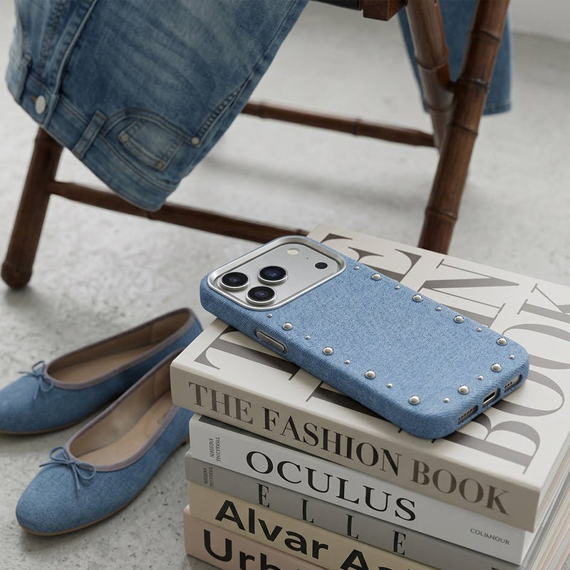 Carcasa Denim MagBattery para iPhone 17 Pro — vista en ángulo estilo casual
