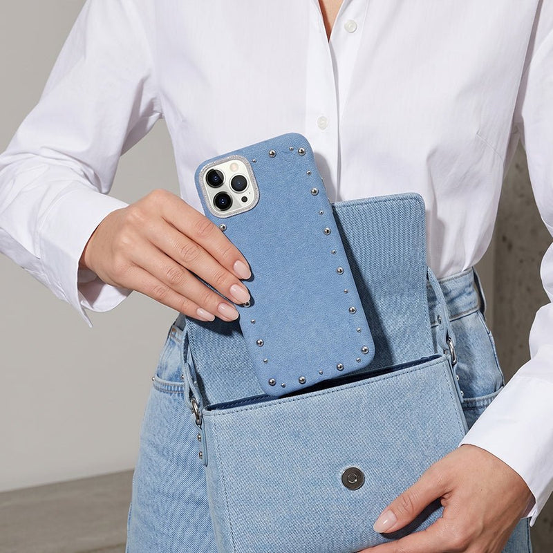 Detalle del acabado vaquero de la funda Denim MagBattery para iPhone 12
