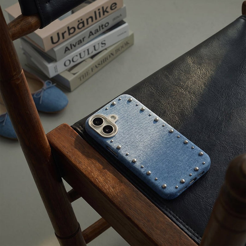 Carcasa Denim MagBattery para iPhone 17 — vista en ángulo estilo casual
