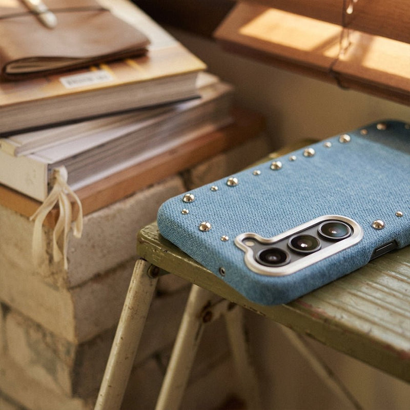 Carcasa Denim MagBattery para Samsung Galaxy S23 — vista en ángulo estilo casual
