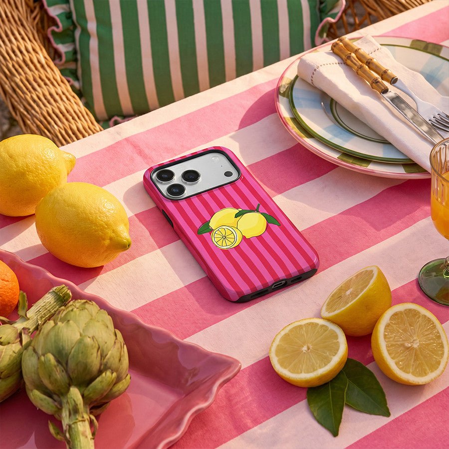 Funda Tough Pink Lemonade – Vista en ángulo diseño rosa pastel

